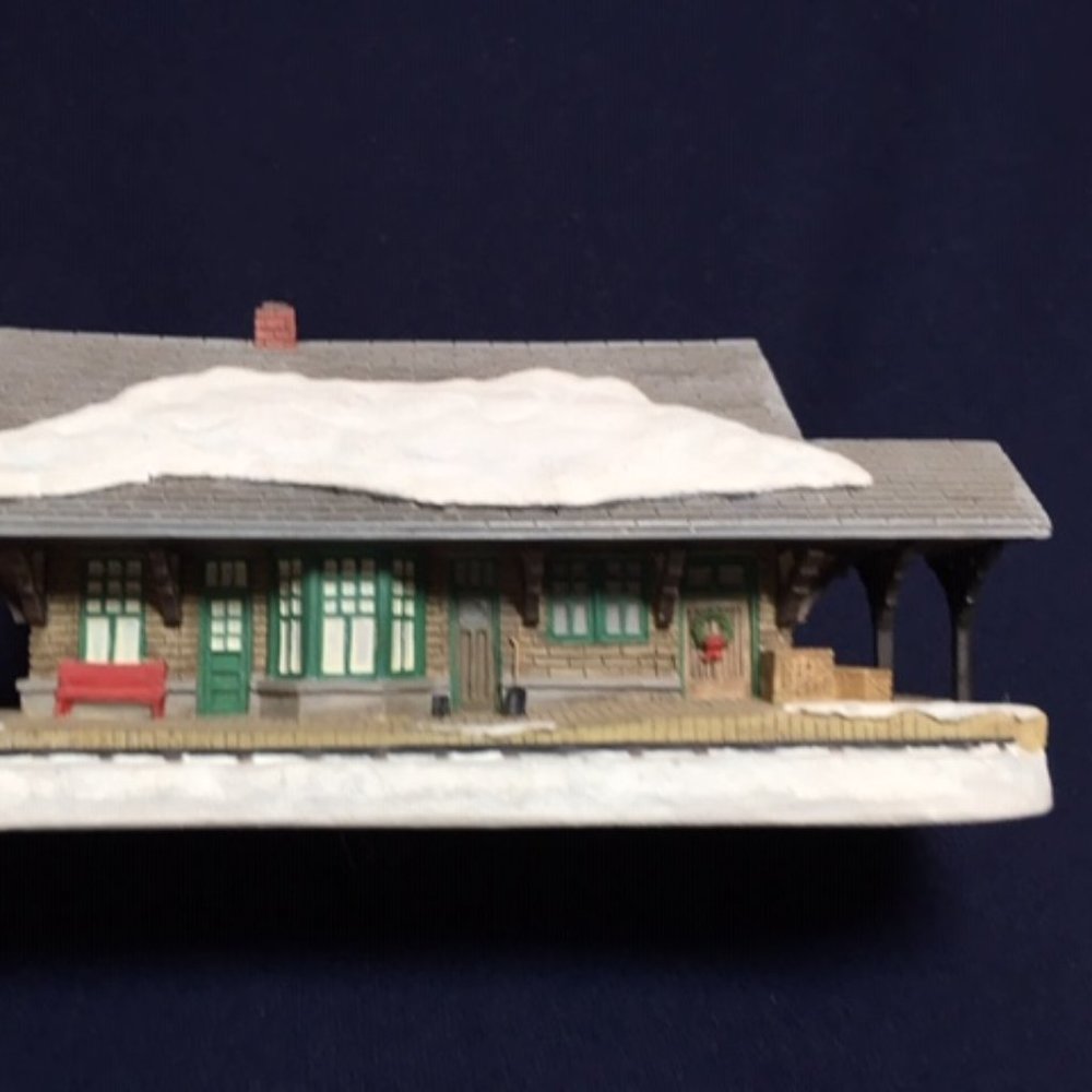 Norman Rockwell "Three Day Pass" Train Depot # 82294 Village House Figurine - Picture 3 of 13